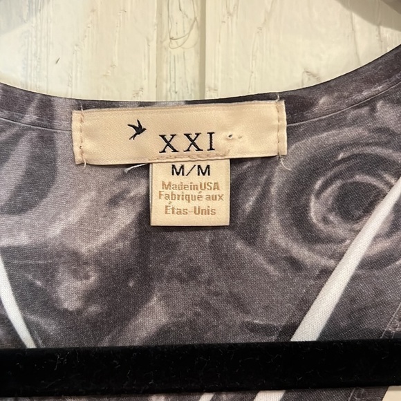 XXI Ruffled Tier Top, Size M - Picture 5 of 10